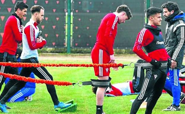 Brugué y Odei han entrenado con el grupo y están aptos para la citación.