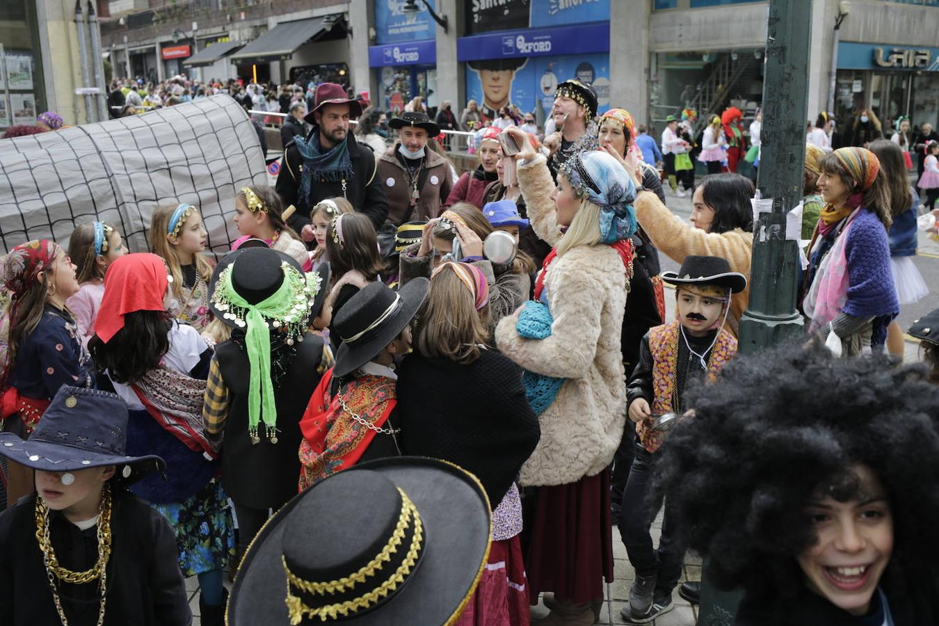 Fotos: Colorido y mucho baile en el Carnaval de Santutxu