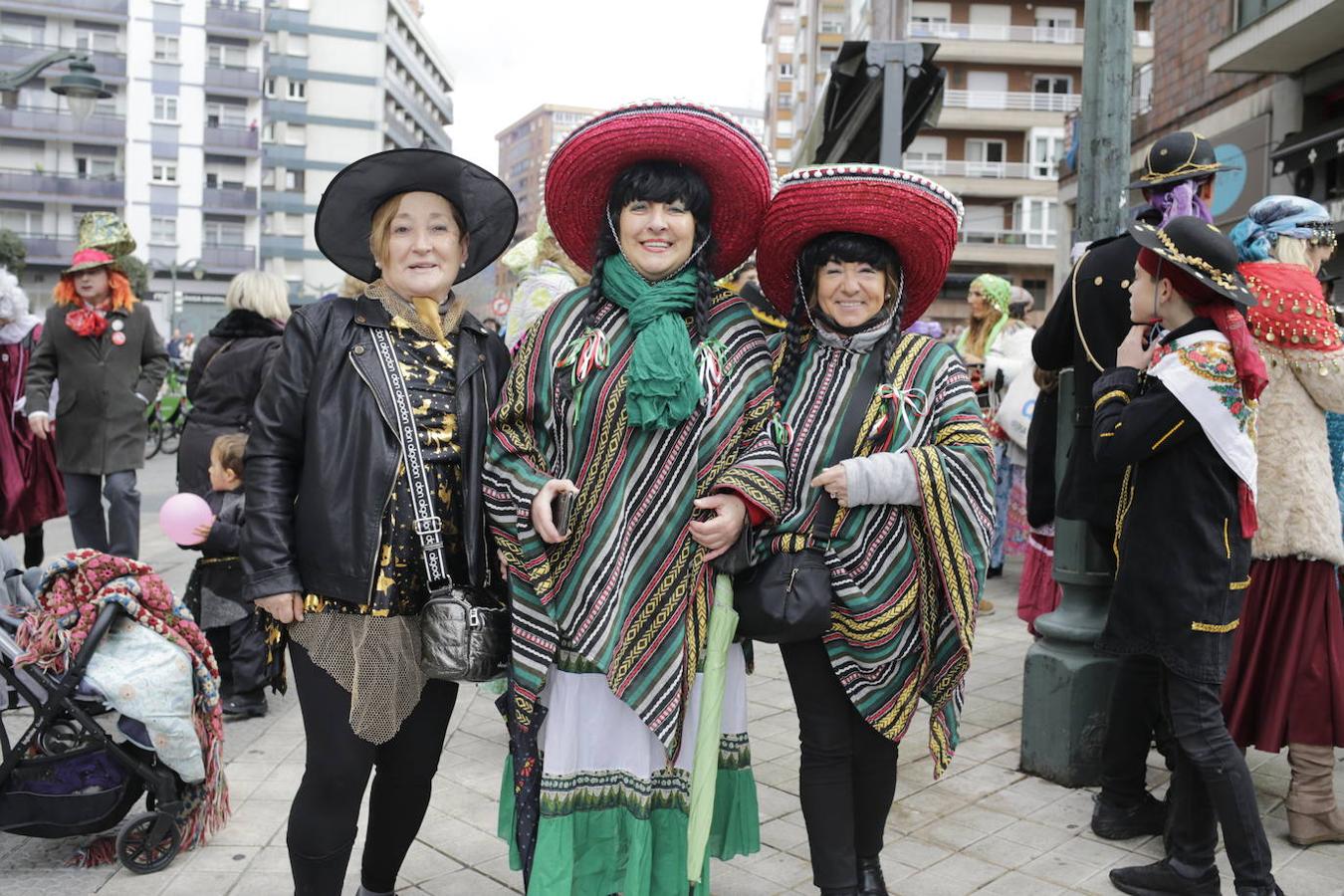 Fotos: Colorido y mucho baile en el Carnaval de Santutxu