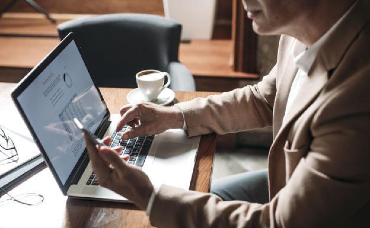 Los trabajadores que cobrarán la nueva ayuda de 463 euros al mes