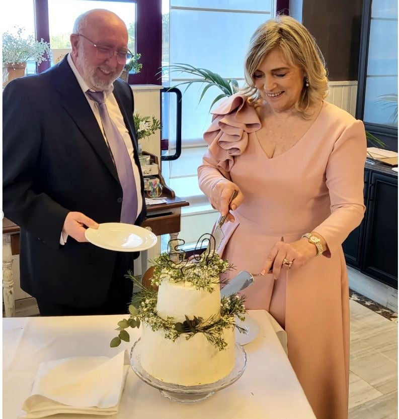 Fotos: Paula Echevarría y su favorecedor look bilbaíno en las bodas de oro de sus padres