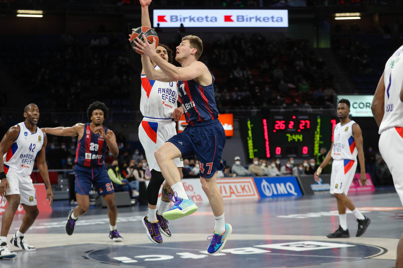 Fotos: Las mejores imágenes del Baskonia - Efes