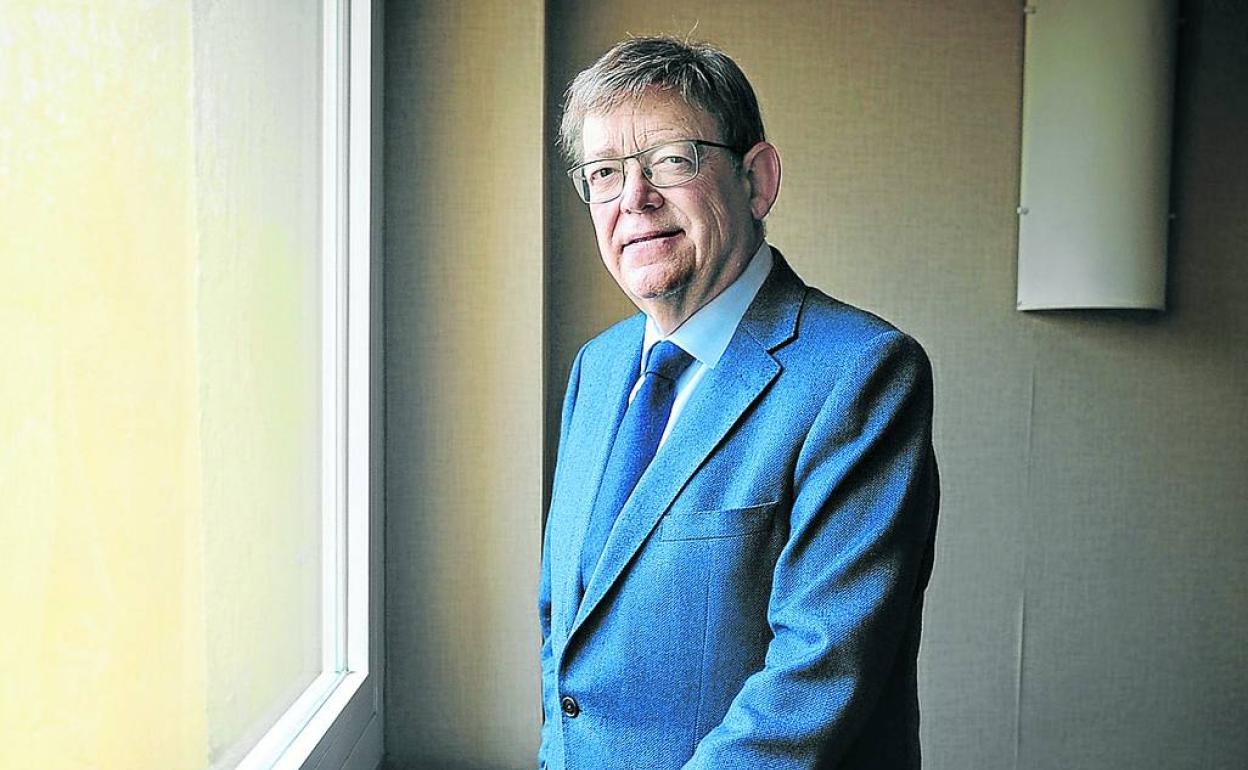 Ximo Puig, durante la entrevista celebrada en Vitoria. 