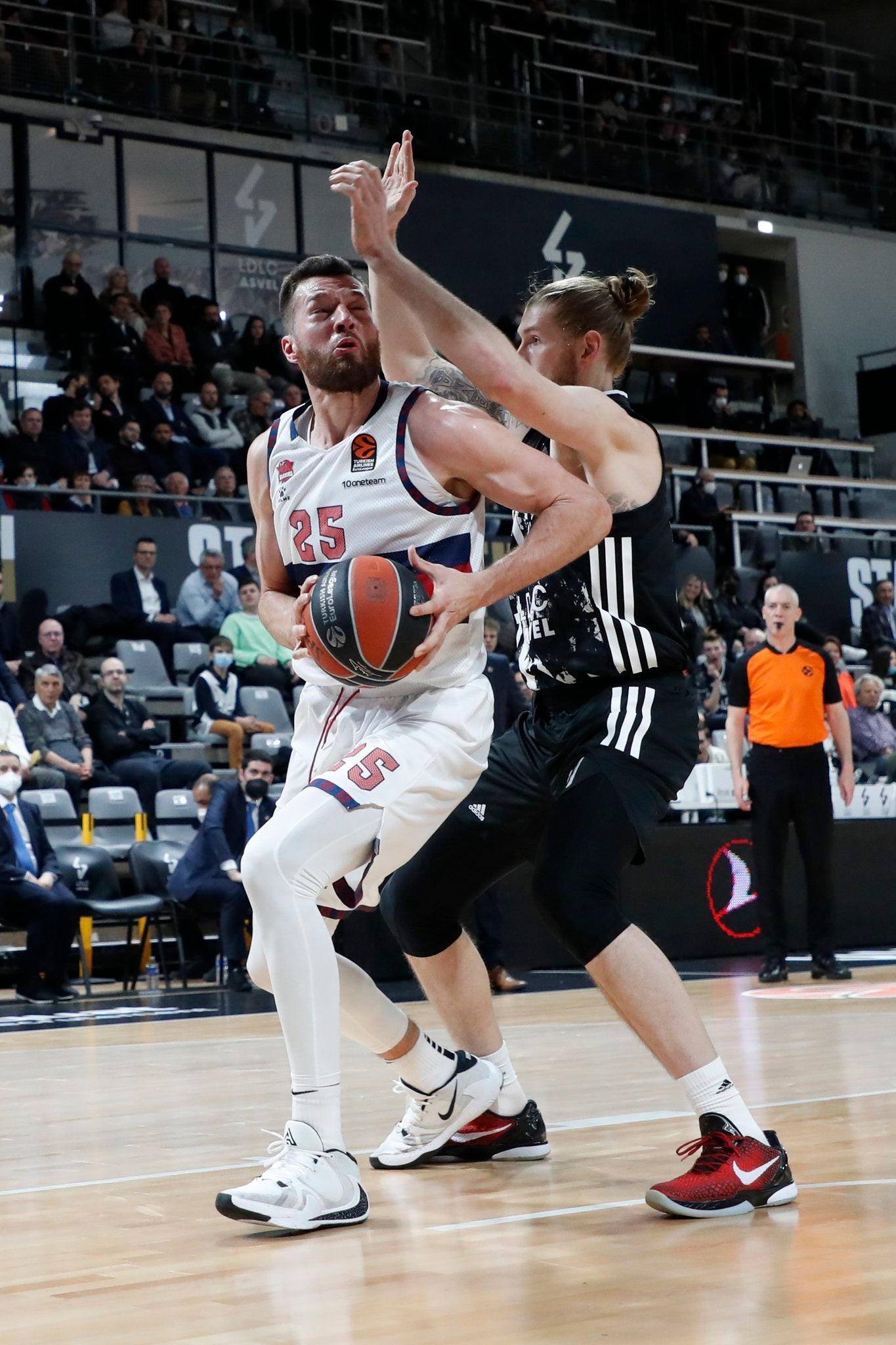 Fotos: Las mejores imágenes del Asvel - Baskonia