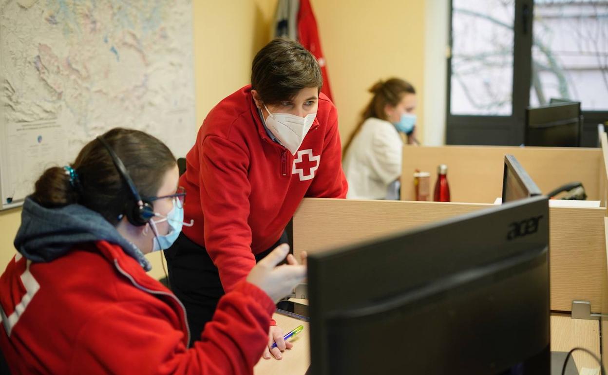 En el 'call center' de Portal de Castilla trabajan 20 operadoras y da servicio a toda Euskadi. 