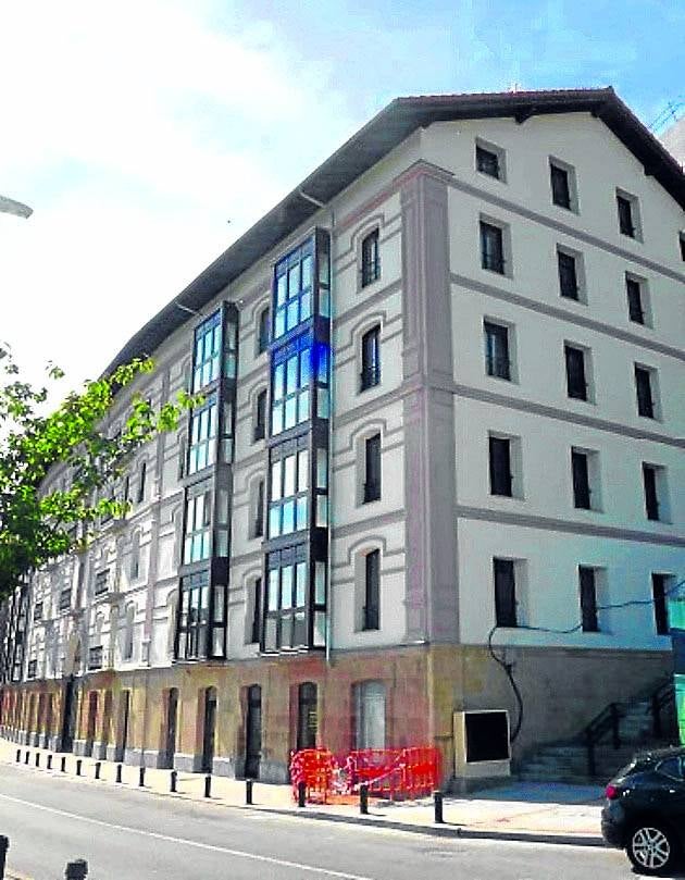 Uno de los edificios recuperados en Sestao. 