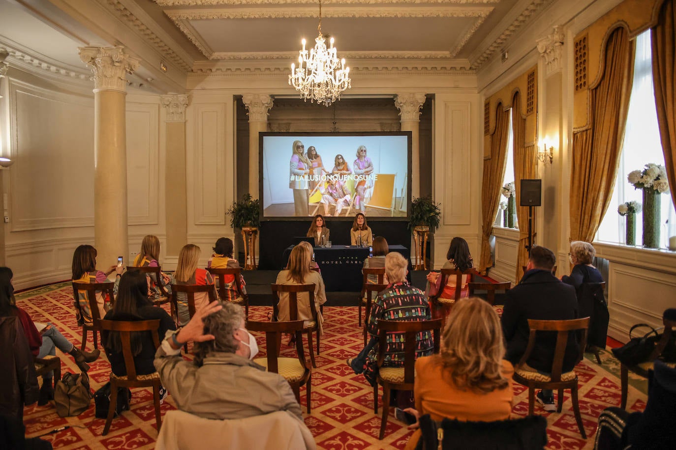 Fotos: «No nos avergüenzan las arrugas ni la talla 50»