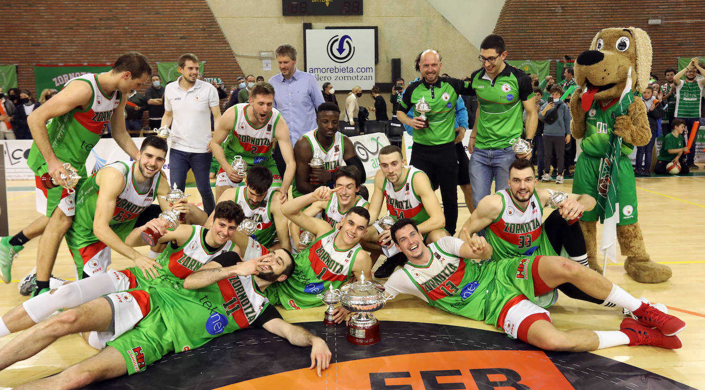 Fotos: El Zornotza se lleva su primera Copa Leb Plata