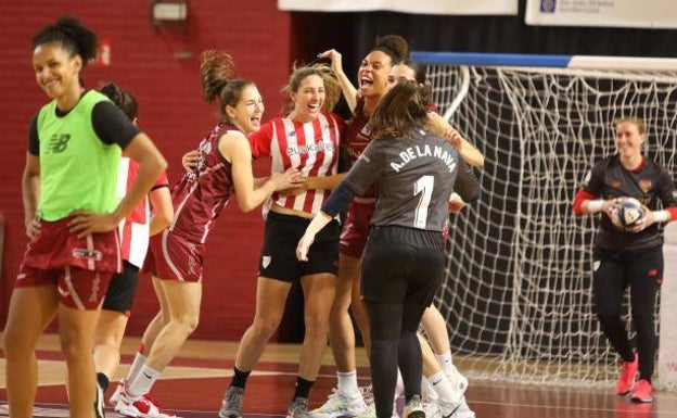 Imagen principal - Athletic y Lointek, juntas en la pista