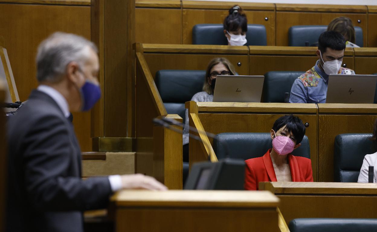 PNV, EH Bildu, PSE y Podemos firman 'in extremis' las bases del pacto educativo