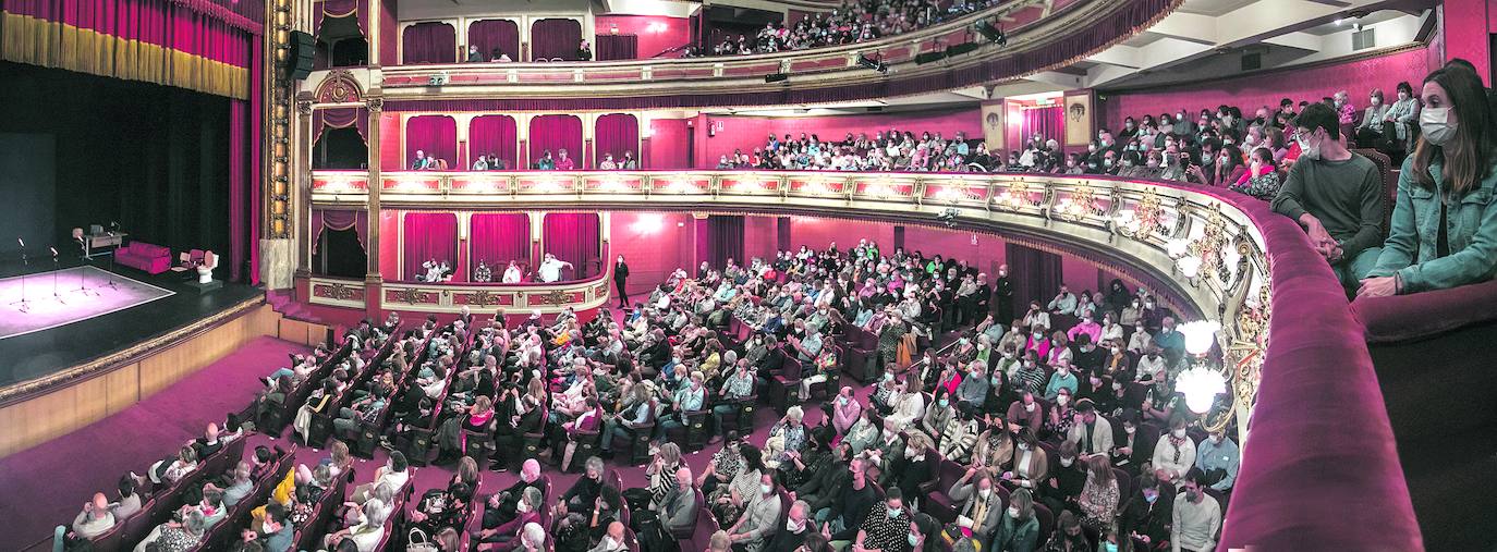 El Teatro Principal cuenta con un marcado estilo italiano y su sala está diseñada en forma de herradura.