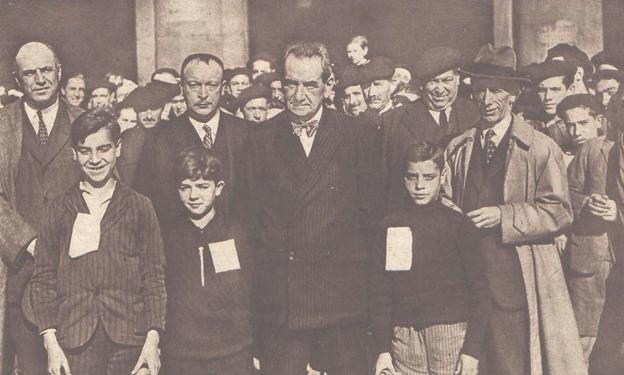 Los ganadores de una edición junto al alcalde Ercoreca.