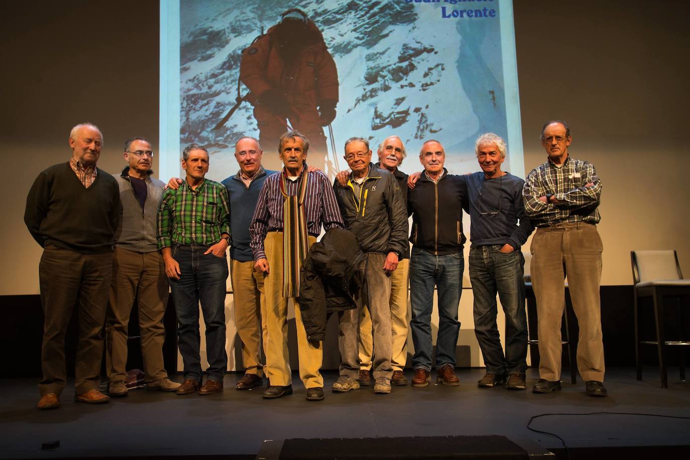 Foto de familia de los componentes de la expedición al Everest de 1980.
