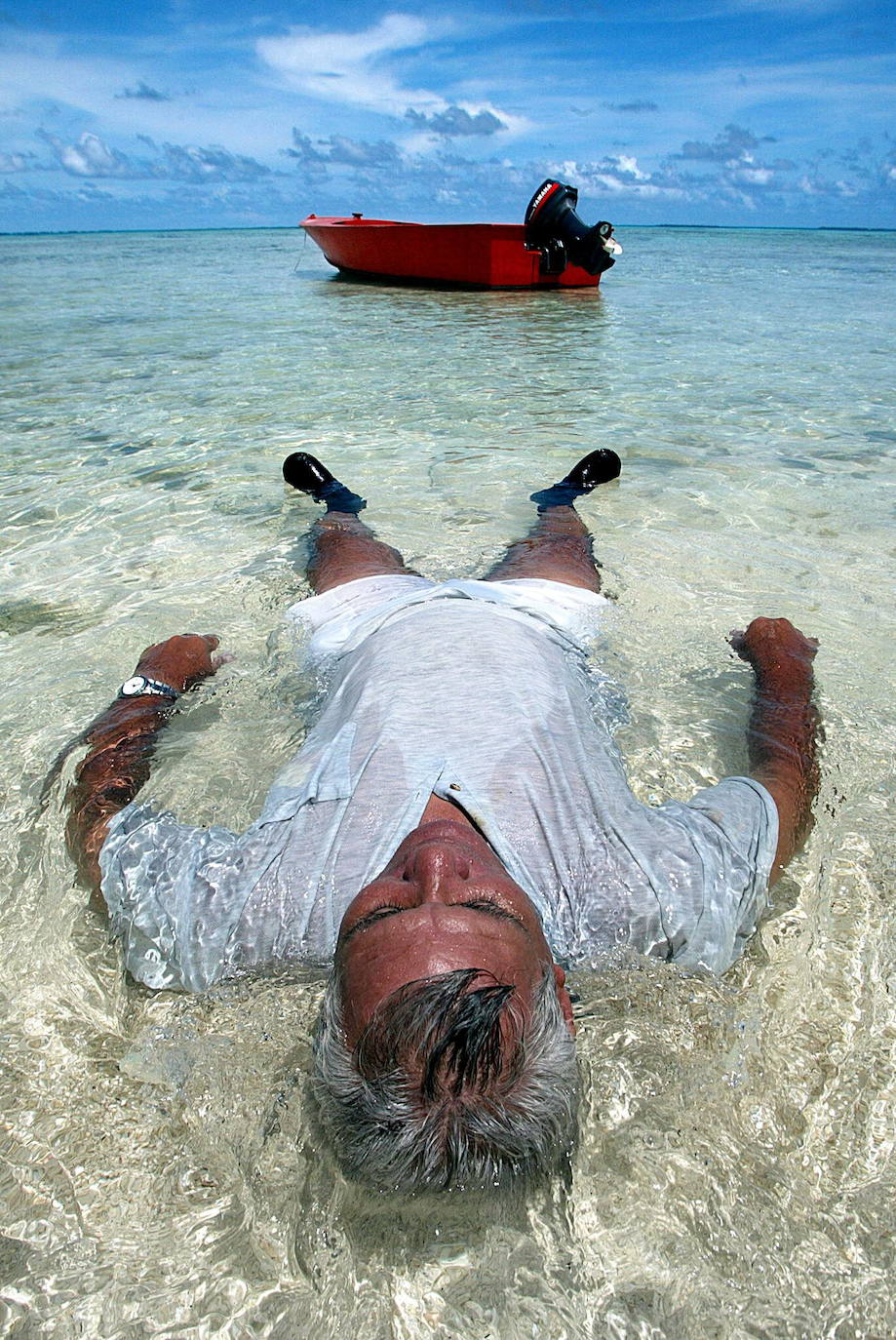 TUVALU (Superficie: 26 km². Población: 11.508 habitantes, aprox.) | Las antiguas islas Elice están en Polinesia, aproximadamente a medio camino entre Hawái y Australia. Es uno de los países con menos población del planeta y está distribuido en nueve atolones coralinos. 