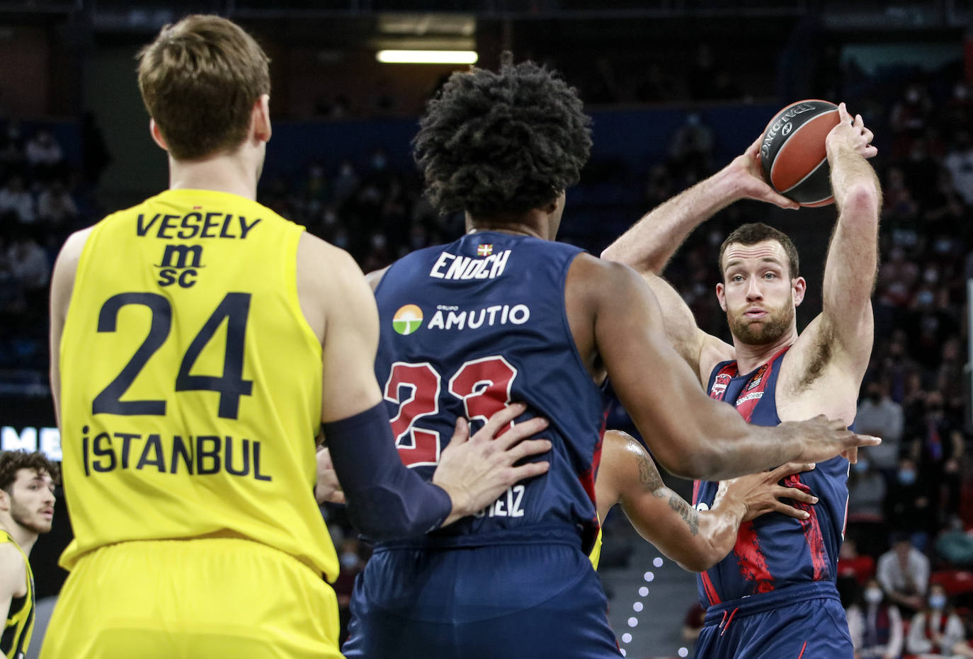 Fotos: Las mejores imágenes del Baskonia - Fenerbahce