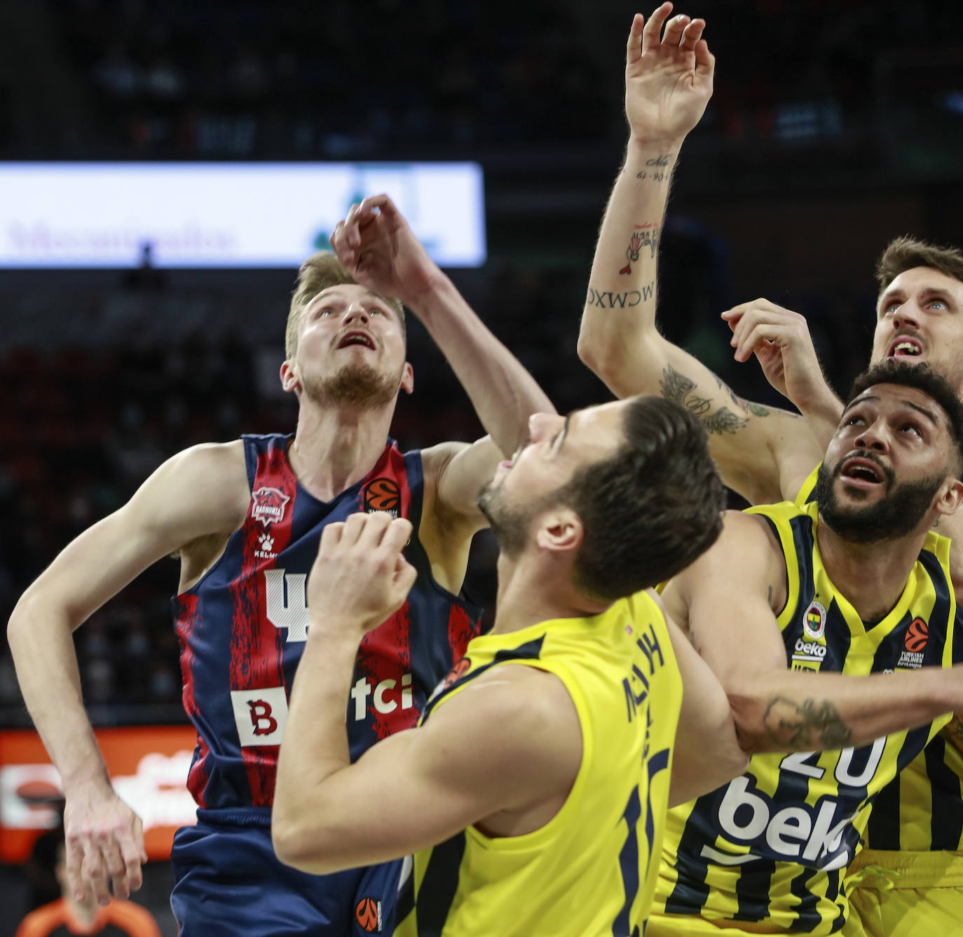 Fotos: Las mejores imágenes del Baskonia - Fenerbahce