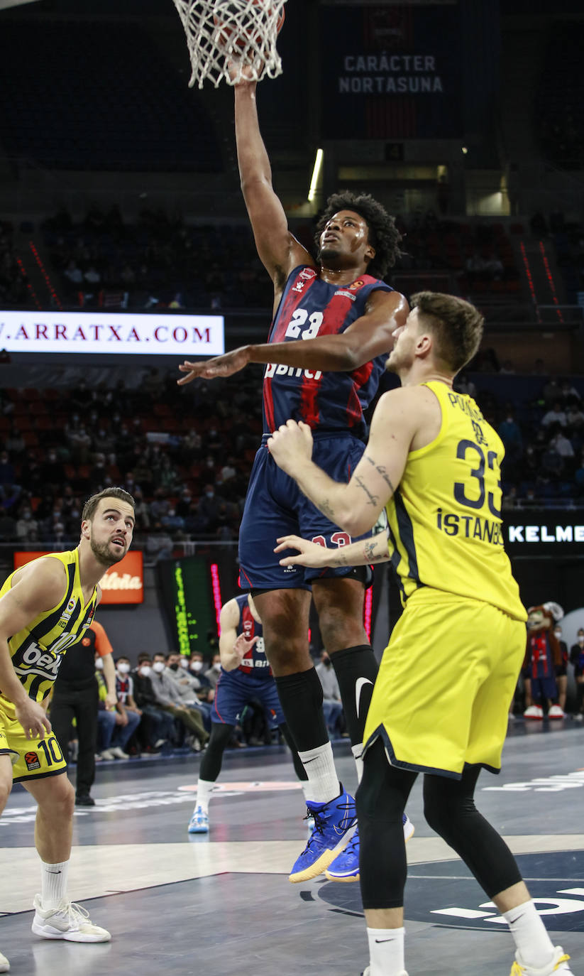 Fotos: Las mejores imágenes del Baskonia - Fenerbahce
