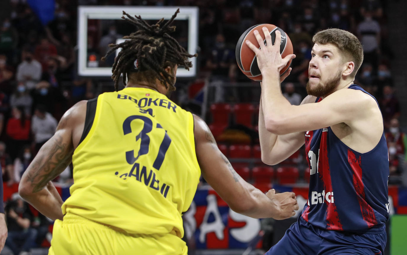 Fotos: Las mejores imágenes del Baskonia - Fenerbahce