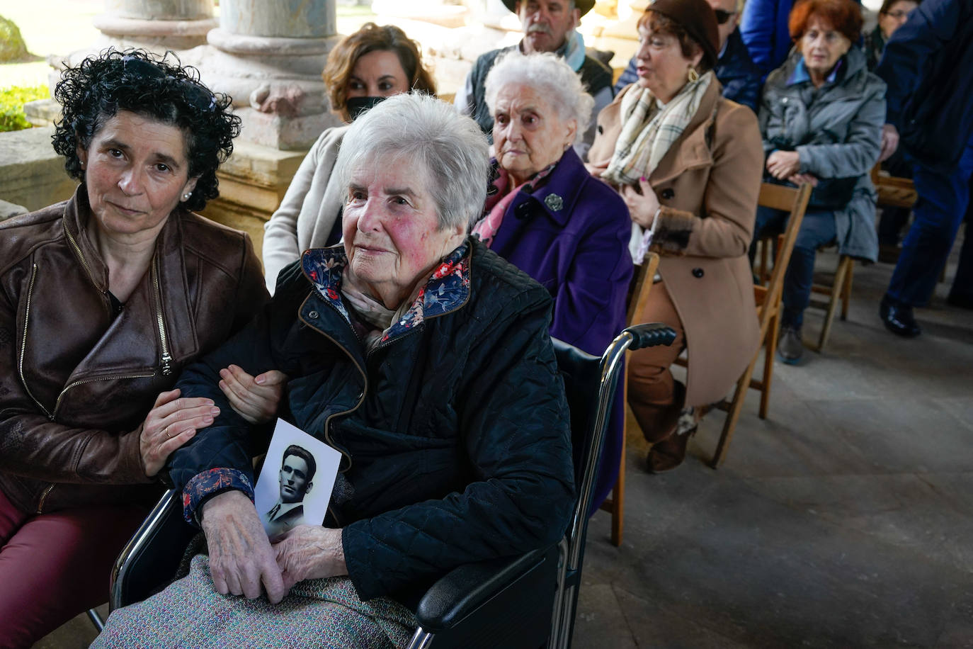 Fotos: Sentido homenaje a las víctimas de la Guerra Civil en Derio
