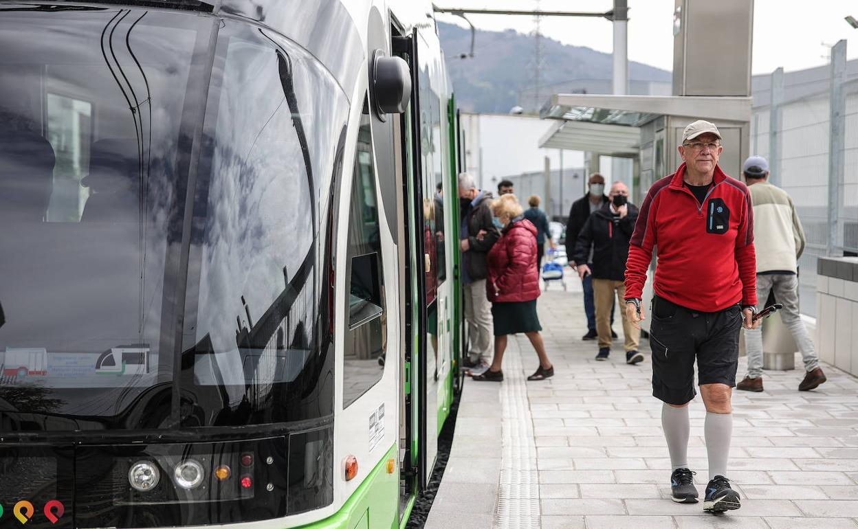 La ampliación del tranvía a Bolueta obliga a aumentar las esperas