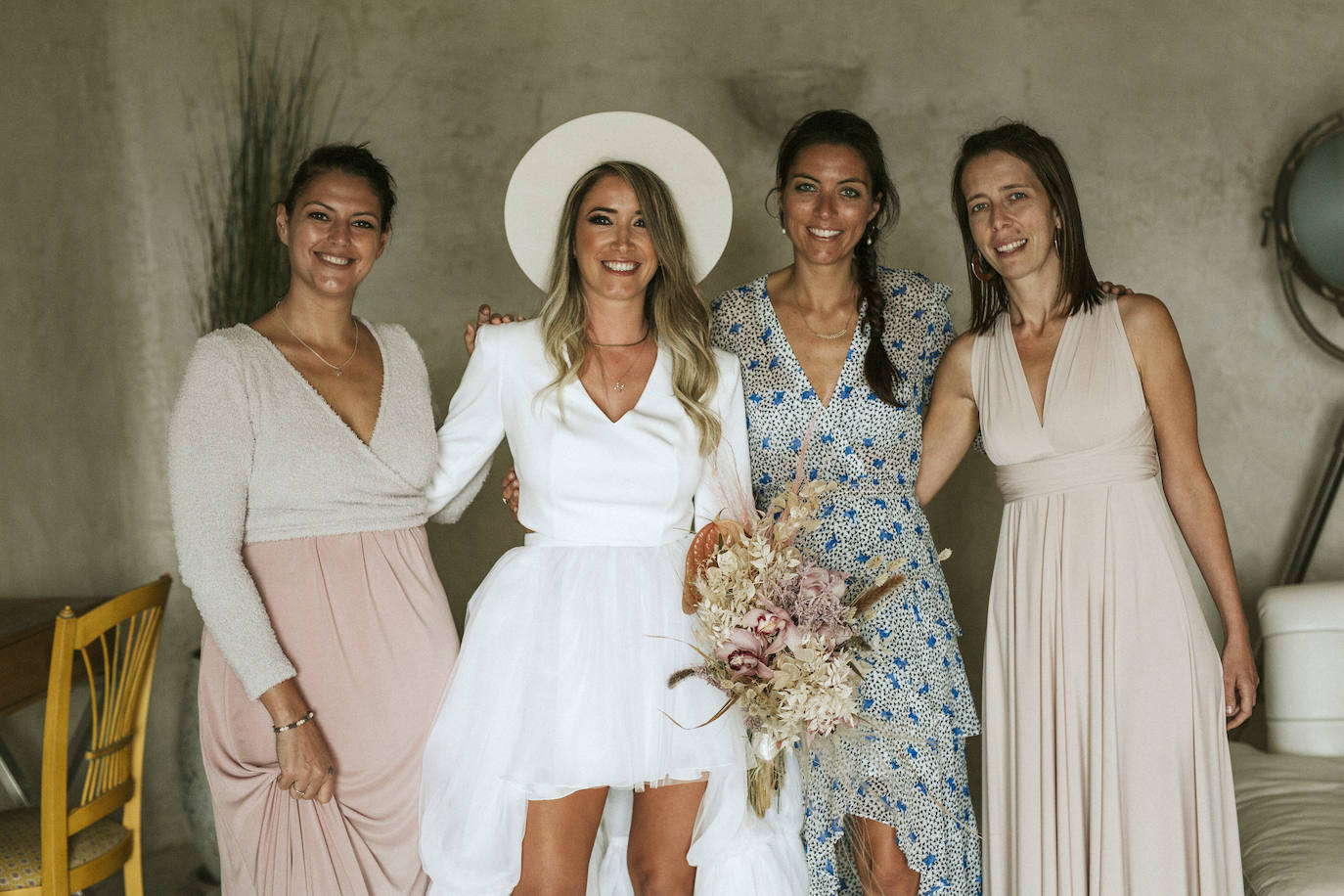 Fotos: Helen, la novia que se casó en Santorini con una espectacular falda de tul de Alicia Rueda