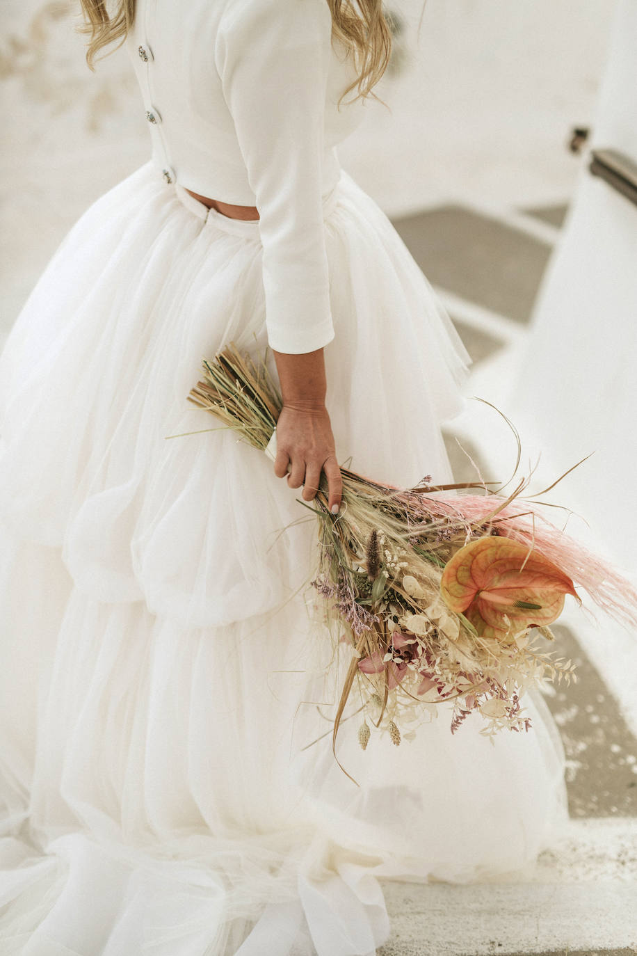 Fotos: Helen, la novia que se casó en Santorini con una espectacular falda de tul de Alicia Rueda