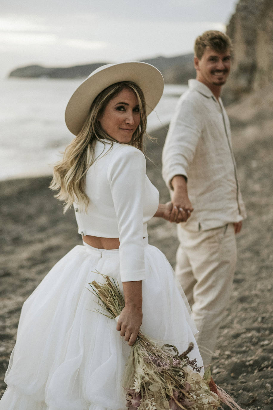 Fotos: Helen, la novia que se casó en Santorini con una espectacular falda de tul de Alicia Rueda