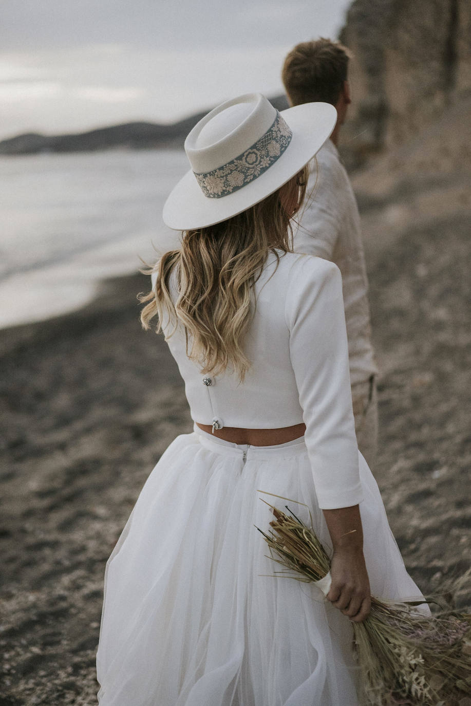 Fotos: Helen, la novia que se casó en Santorini con una espectacular falda de tul de Alicia Rueda