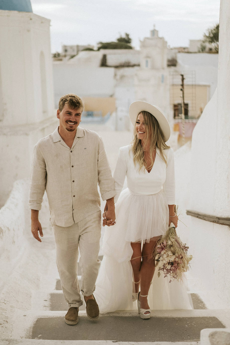 Fotos: Helen, la novia que se casó en Santorini con una espectacular falda de tul de Alicia Rueda