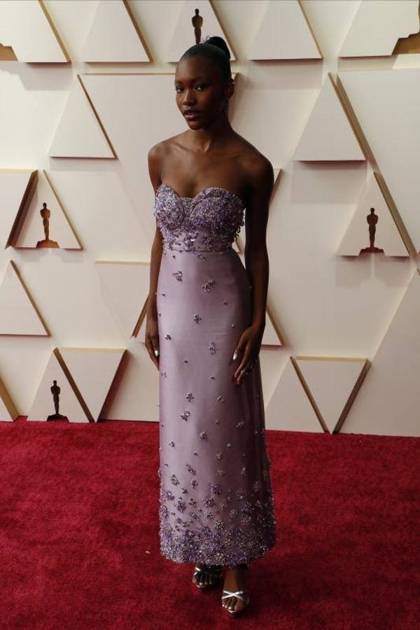 La actriz Demi Singleton, con vestido firmado por Miu Miu.