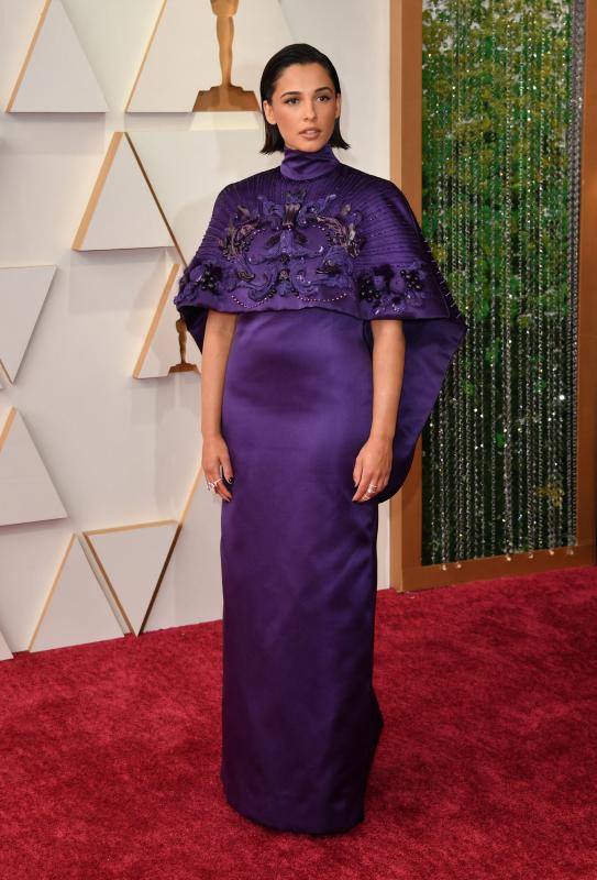La actriz, cantante y compositora británica Naomi Scott, de Fendi.