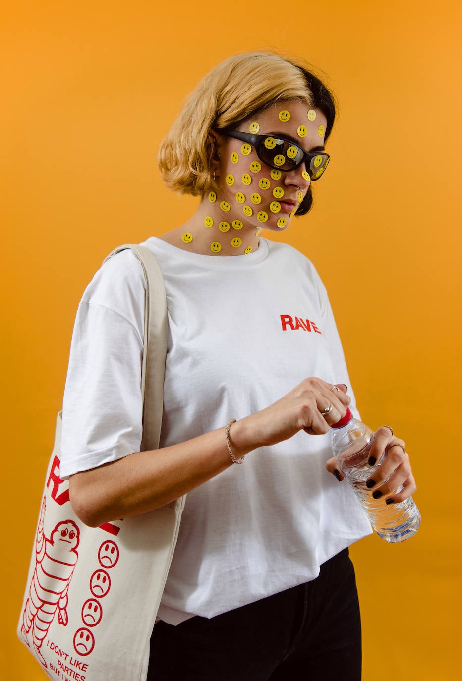 Fotos: Dos ingenieros bilbaínos crean la ropa que no te pondrías para la comunión de tu hijo