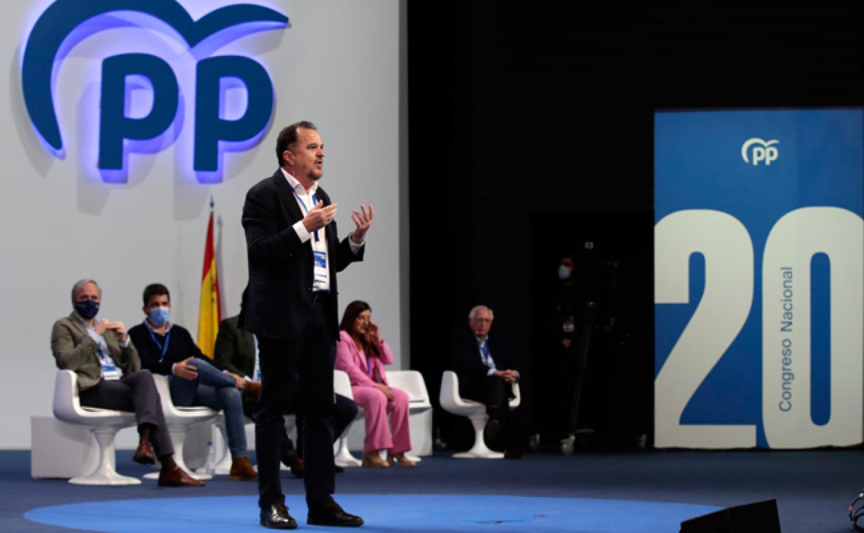 Congreso Extraordinario del PP en Sevilla: Iturgaiz pide a Feijóo sacar el nacionalimo de Euskadi