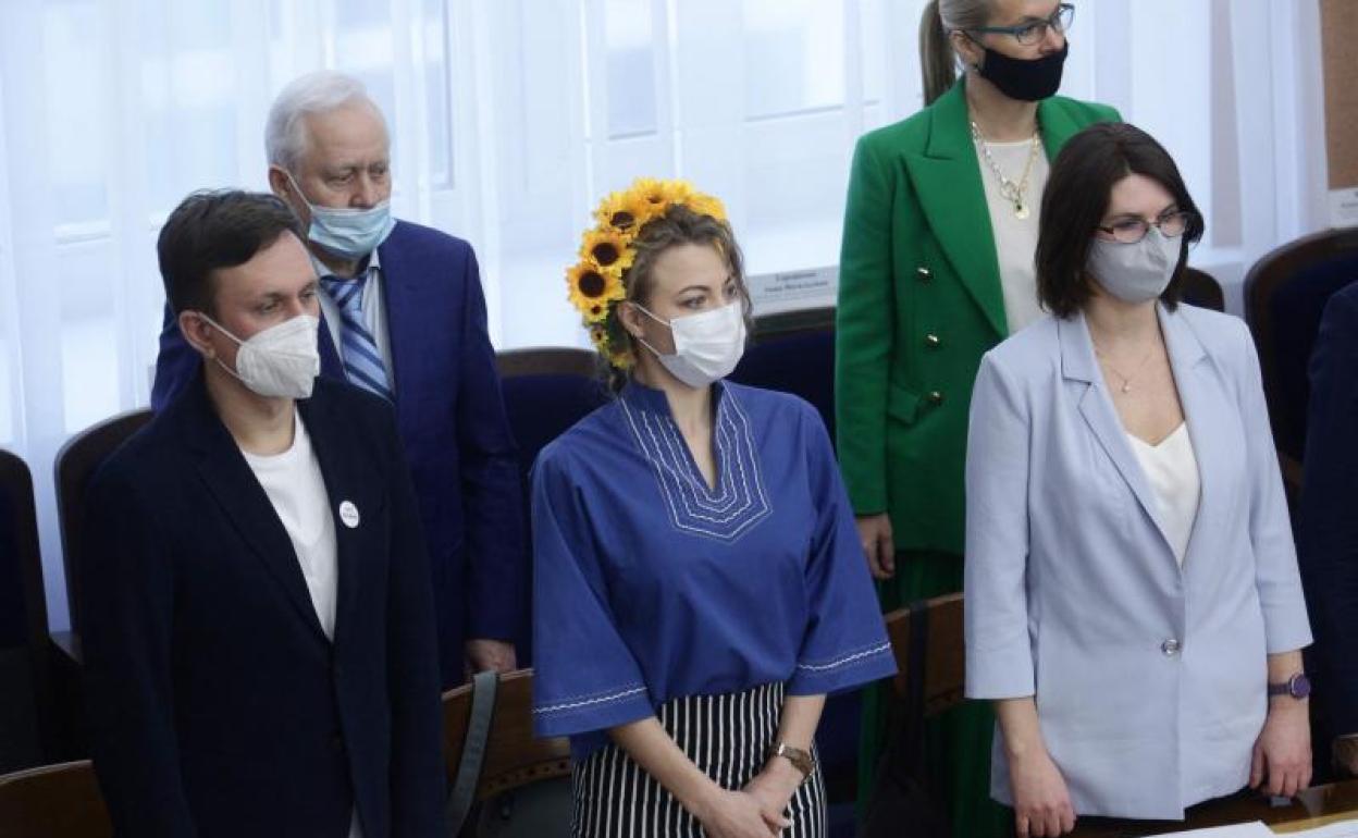 Pirogova, el 16 de marzo, en la reunión a la que asistió con los colores de la bandera de Ucrania. 