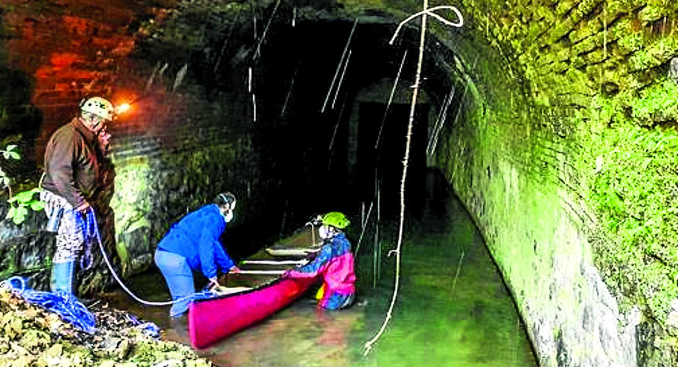 El antiguo túnel ferroviario, creado en 1899 y sin uso desde hace 55 años, se encuentra inundado en los accesos debido a las filtraciones.