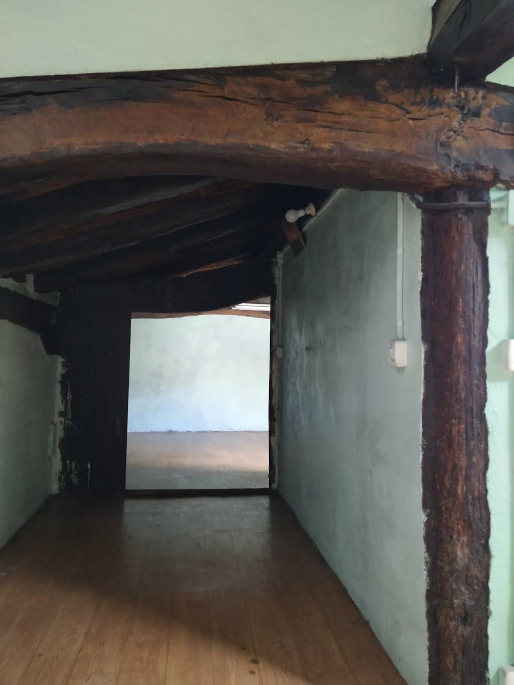 Fotos: Este piso antiguo de Bilbao se ha convertido en un impresionante dúplex minimalista