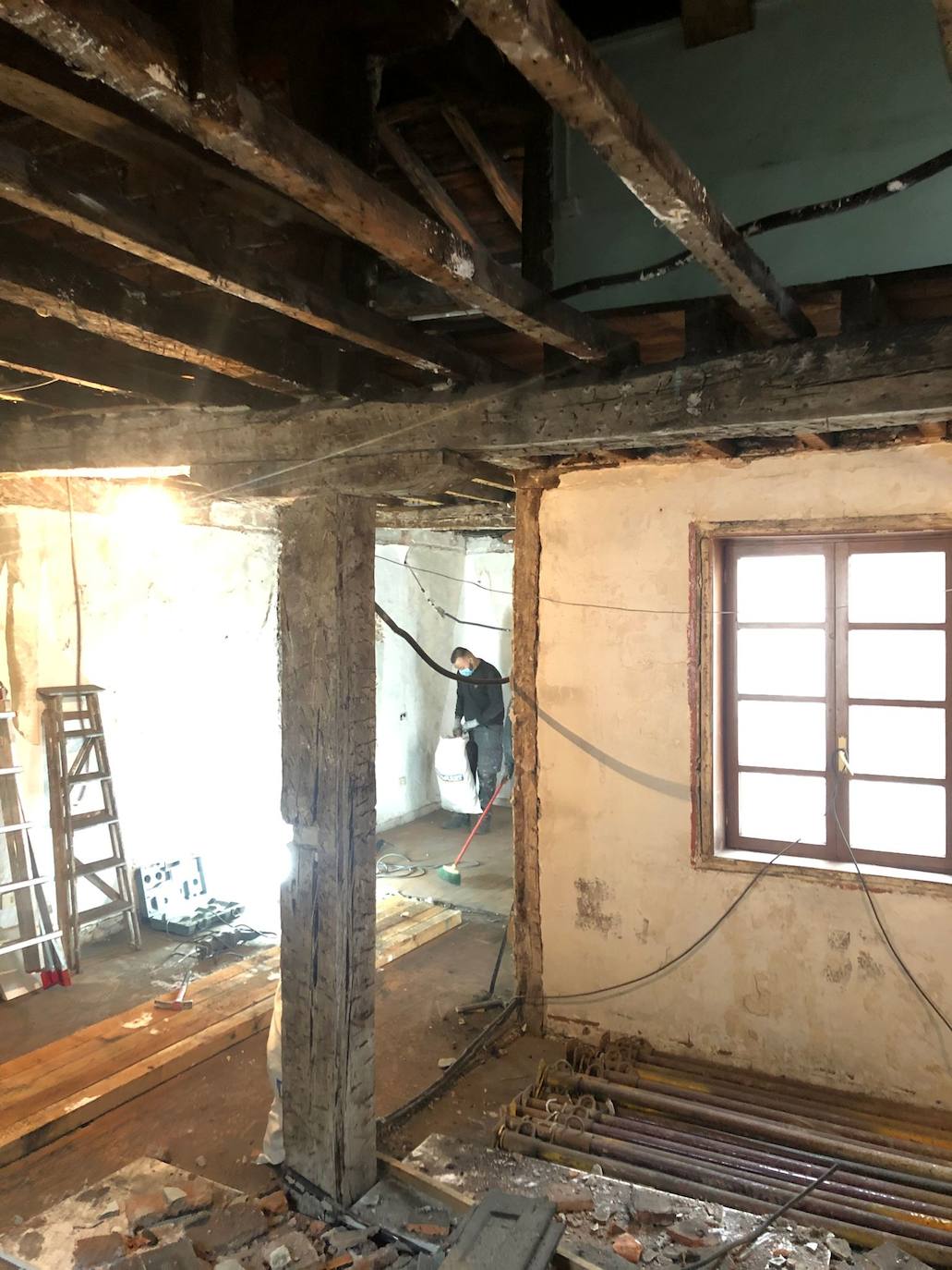 Fotos: Este piso antiguo de Bilbao se ha convertido en un impresionante dúplex minimalista