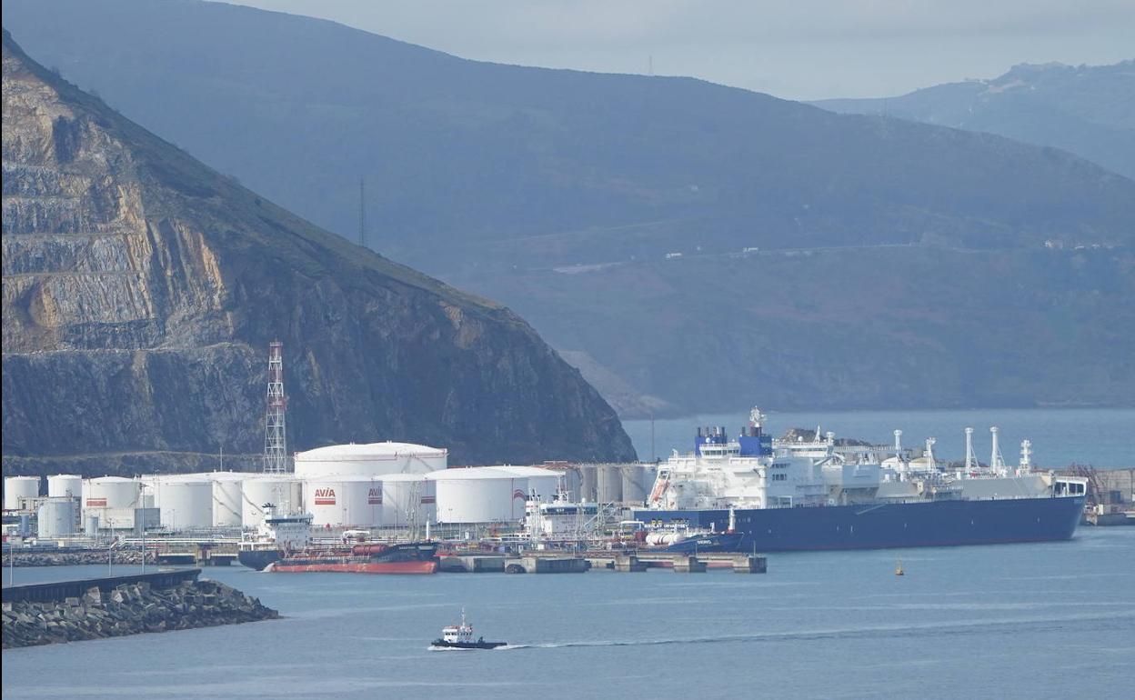 Uno de los metaneros rusos que descargó recientemente en las instalaciones de Bahía Bizkaia Gas. 