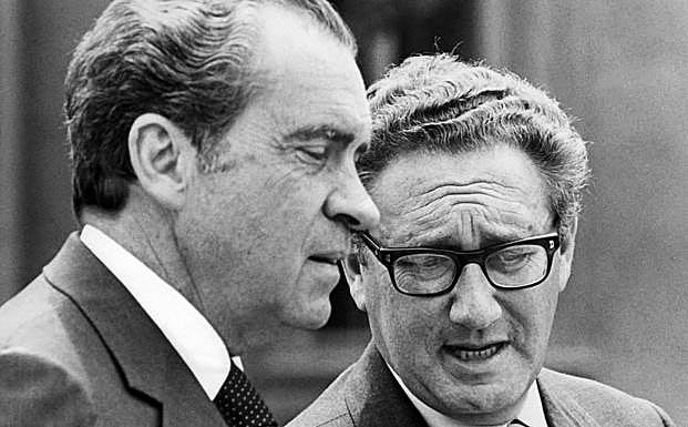 Henry Kissinger con Nisson. 