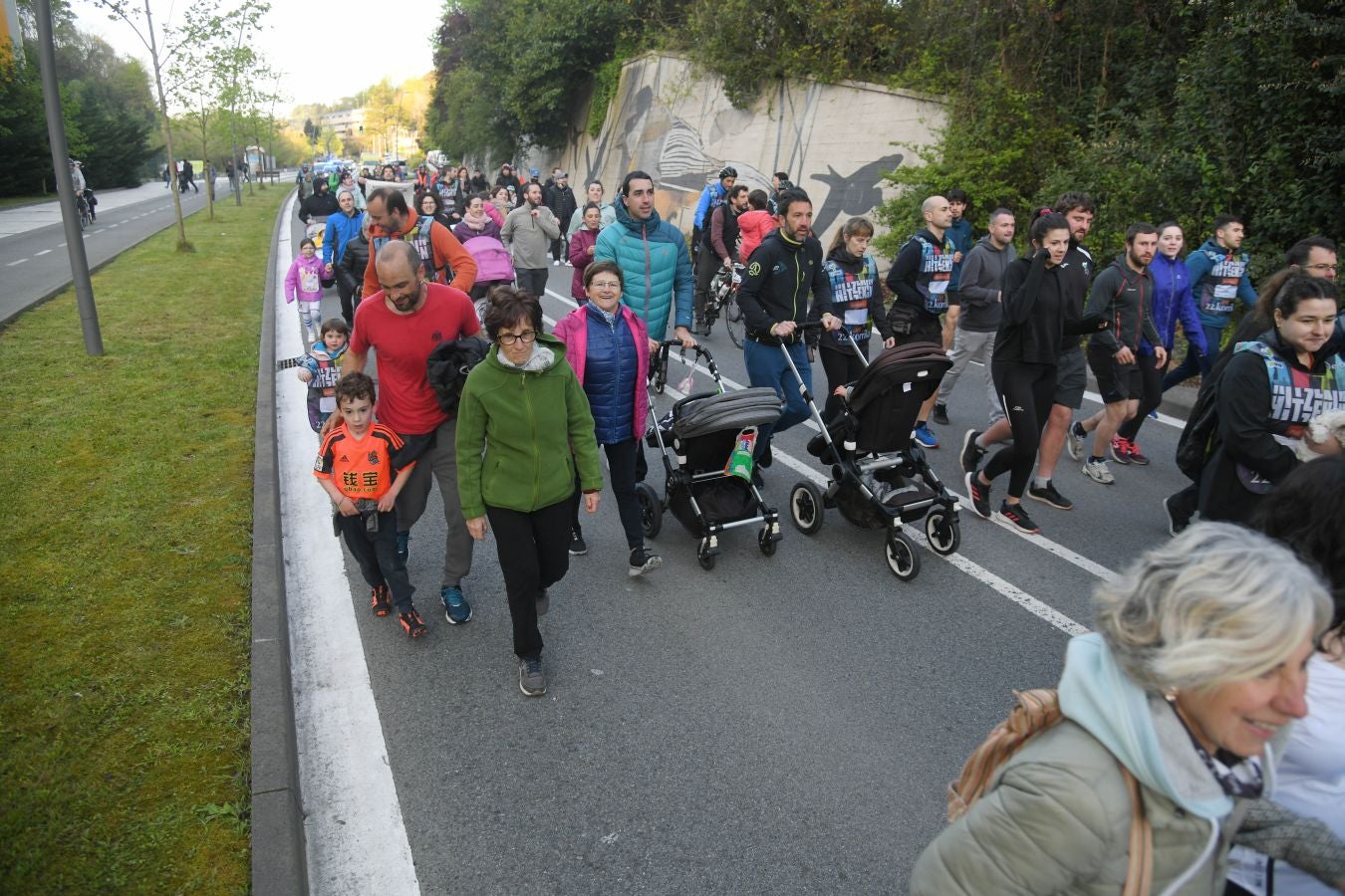 Karmele Jaio, lekukoaren mezua irakurtzen.