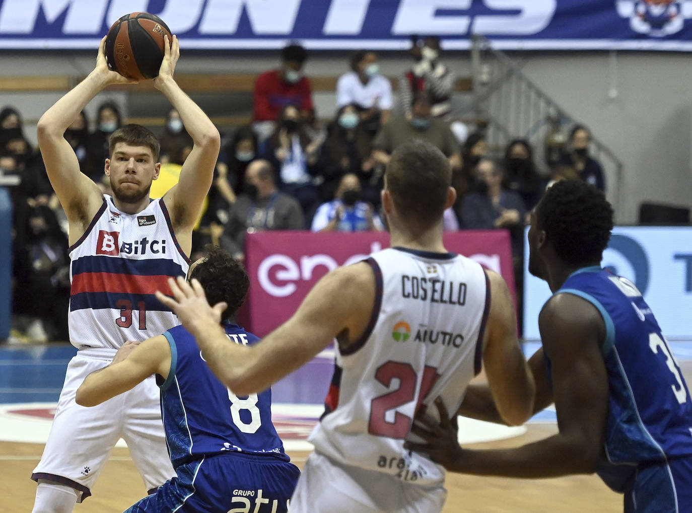 Fotos: Las mejores imágenes del Burgos - Baskonia
