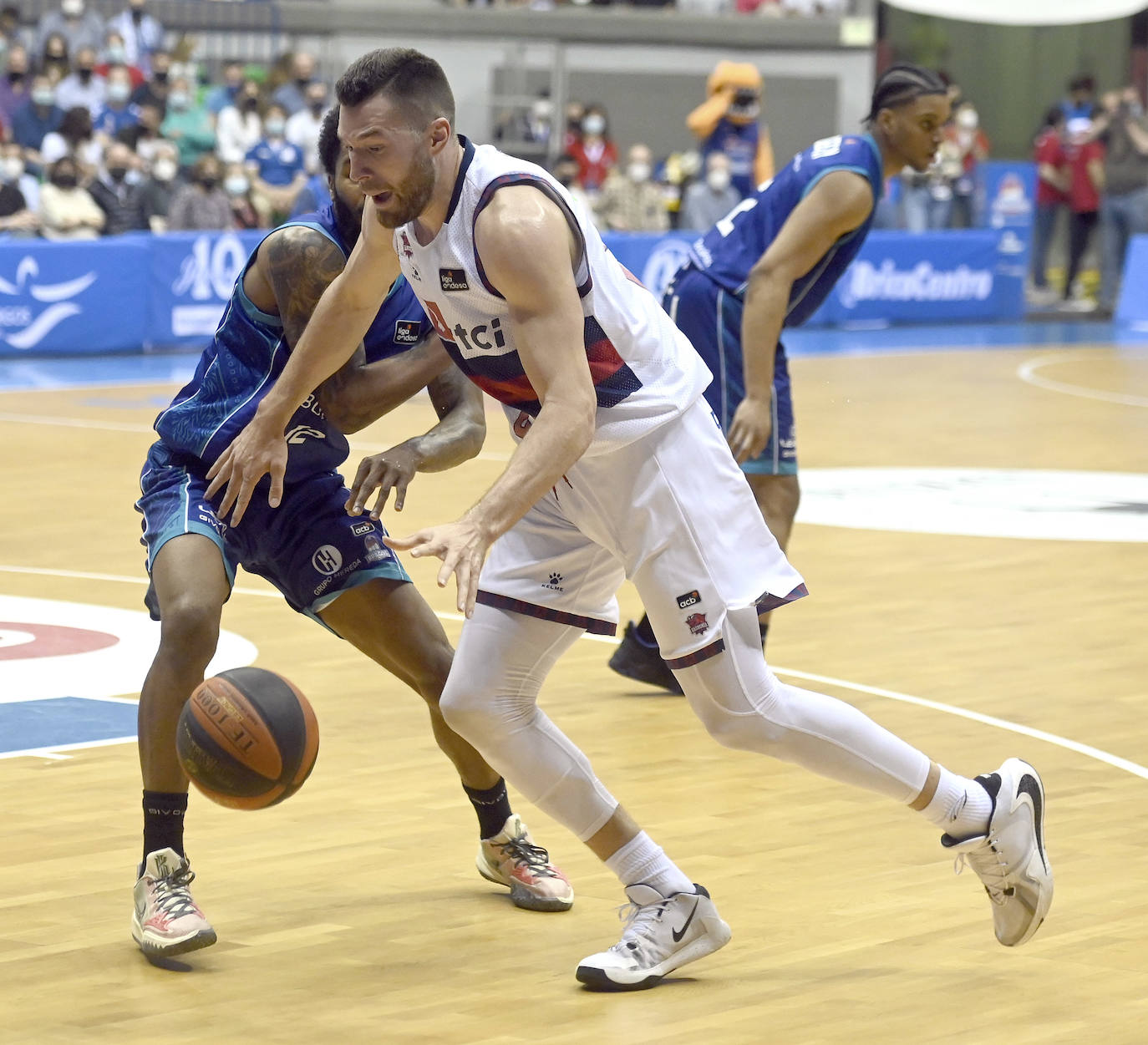 Fotos: Las mejores imágenes del Burgos - Baskonia