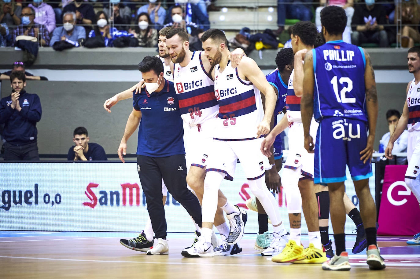 Fotos: Las mejores imágenes del Burgos - Baskonia