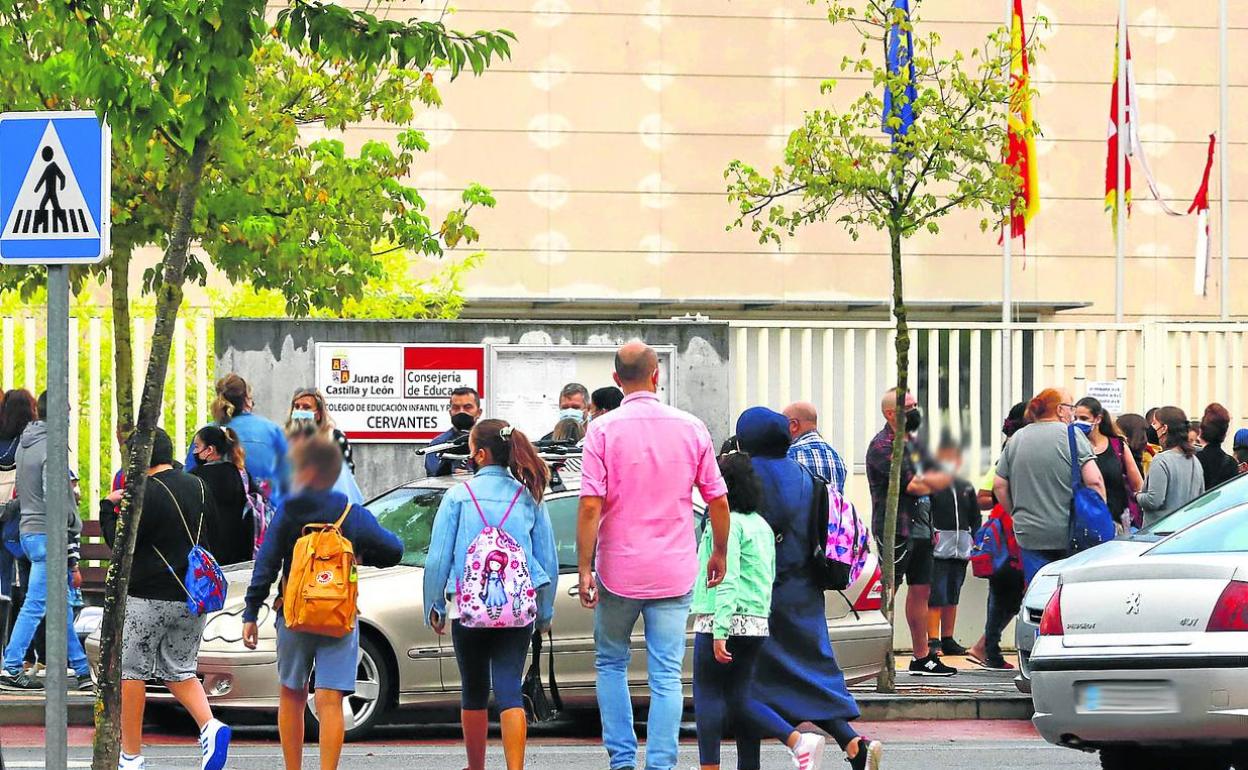 La mayoría de los casos están relacionados con adolescentes de ESO, pero también ha alguno en Primaria. 