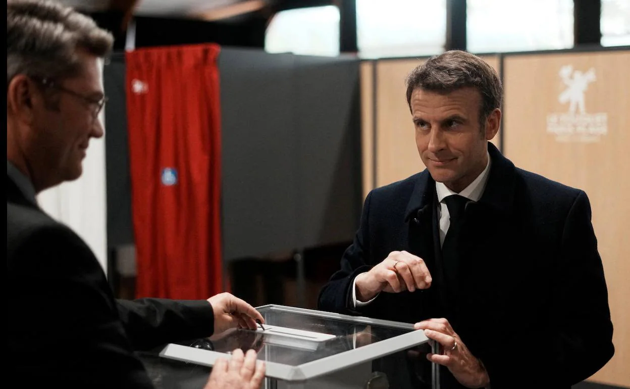 Macron y Le Pen pasan a la segunda vuelta electoral en Francia | El Correo