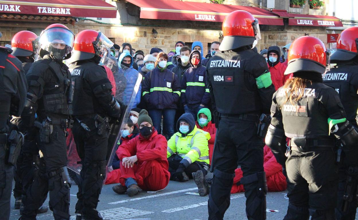 Trabajadores y comité están recibiendo avisos de sanción por los incidentes durante el conflicto laboral del año pasado. 