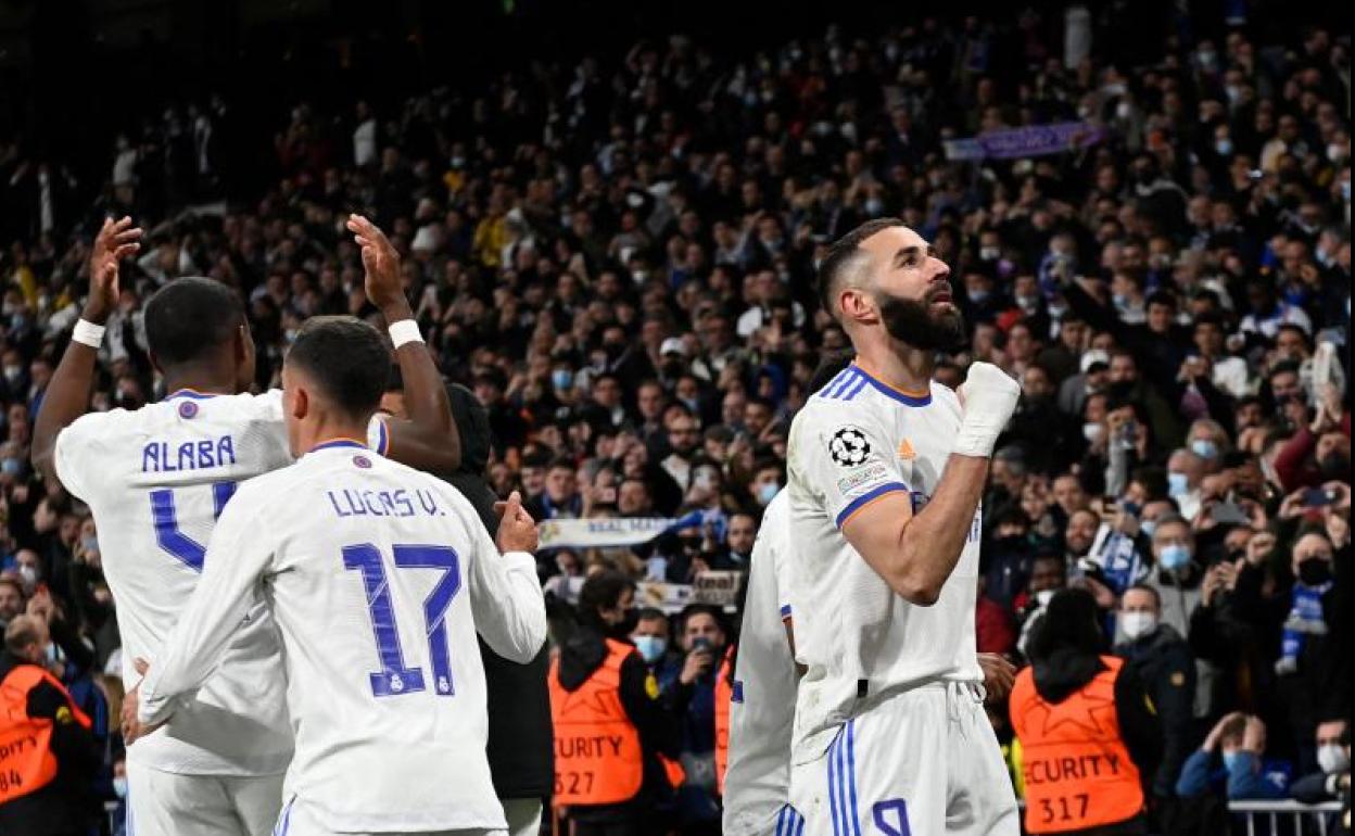 Benzema celebra el gol que resolvió la eliminatoria. 