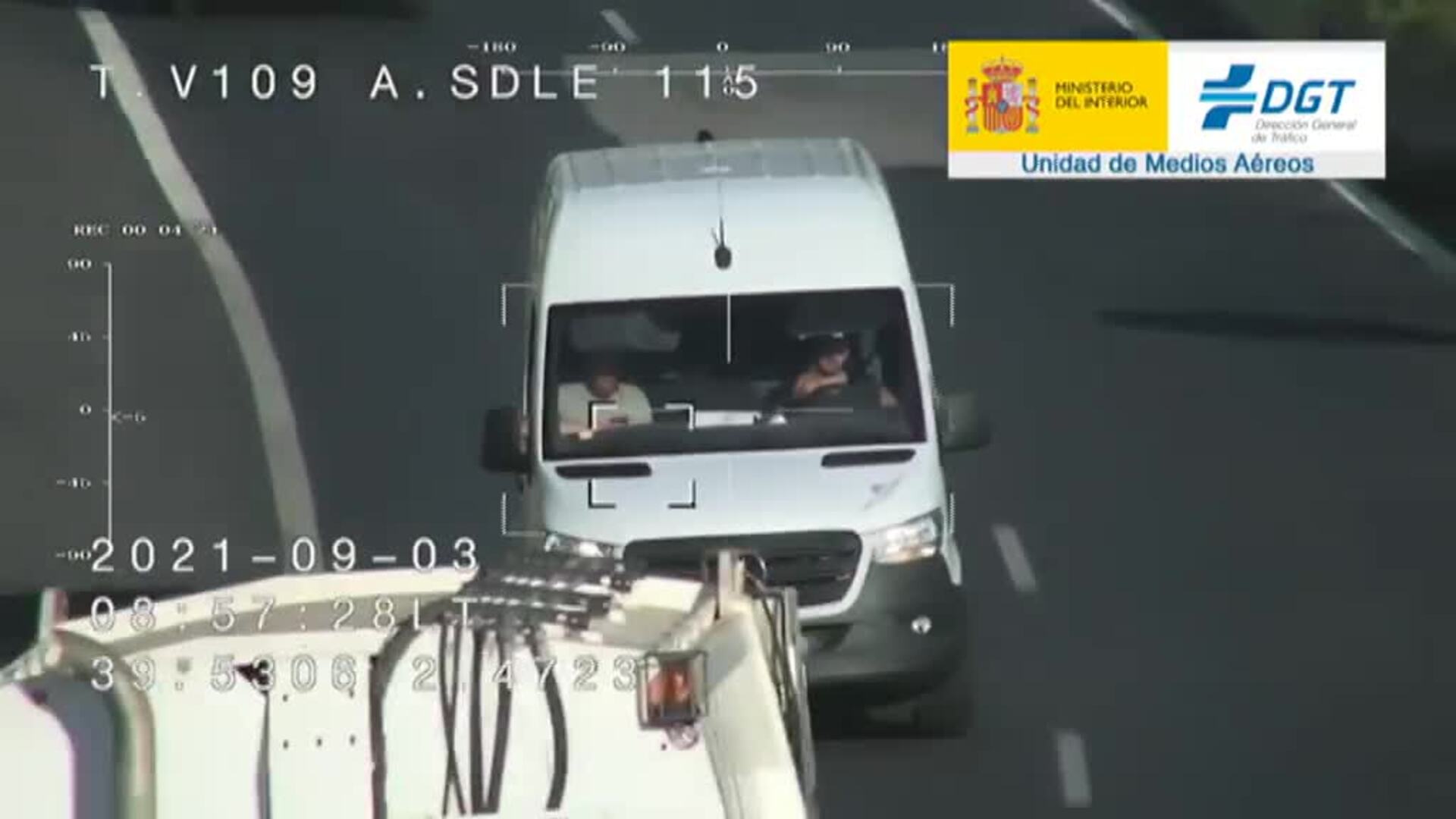 Así cazan a los "móvil-adictos" los 39 drones de la DGT