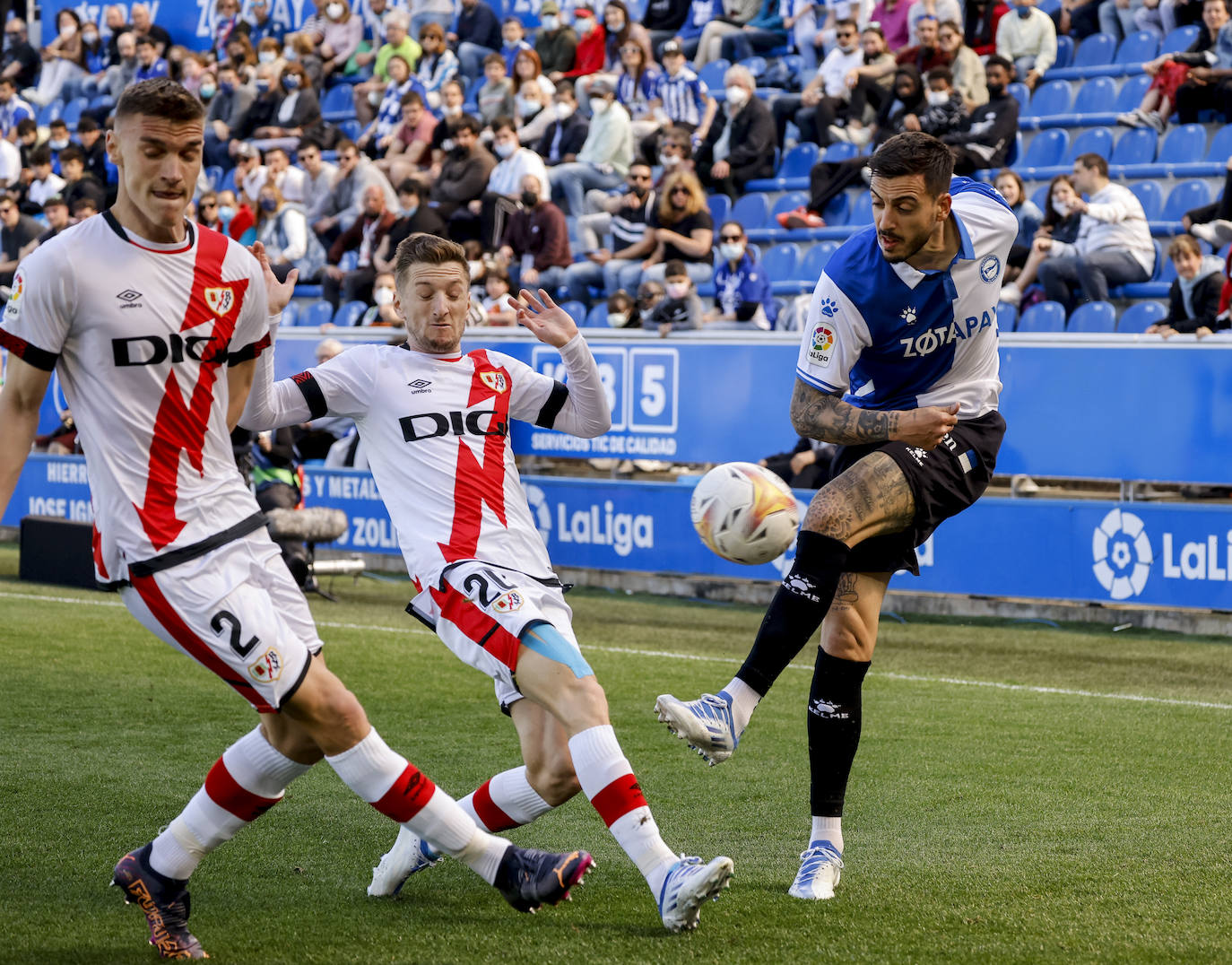 Fotos: Las mejores imágenes del Alavés-Rayo Vallecano