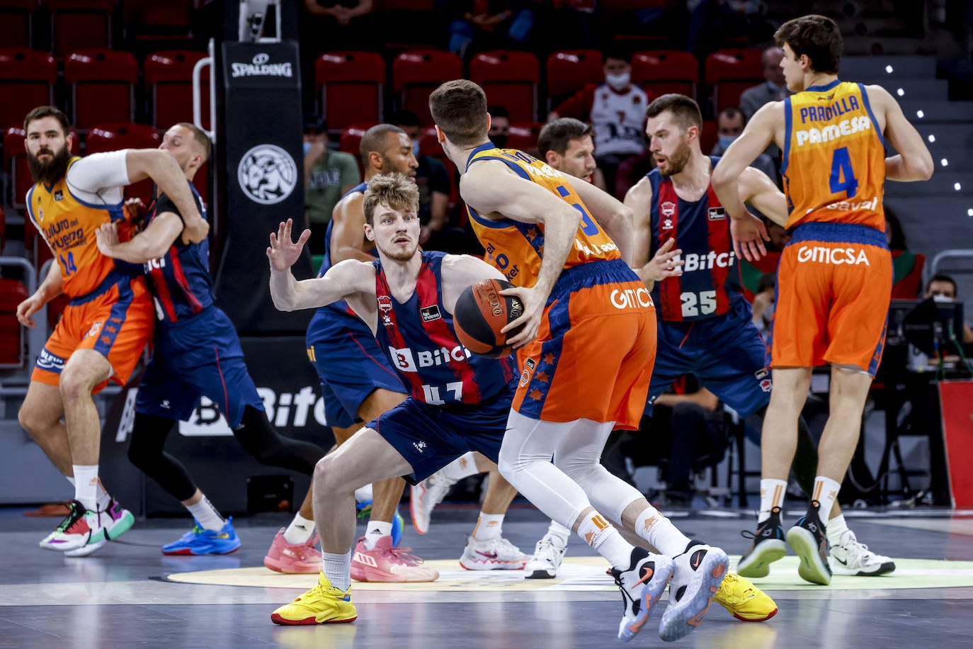 Fotos: Las mejores imágenes del Baskonia-Valencia